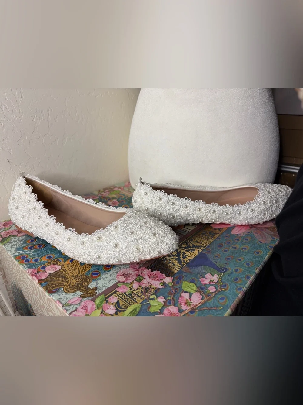 Crystal Queen White Floral Lace & Faux Pearl Pointed Toe Bridal Flats - Size 9